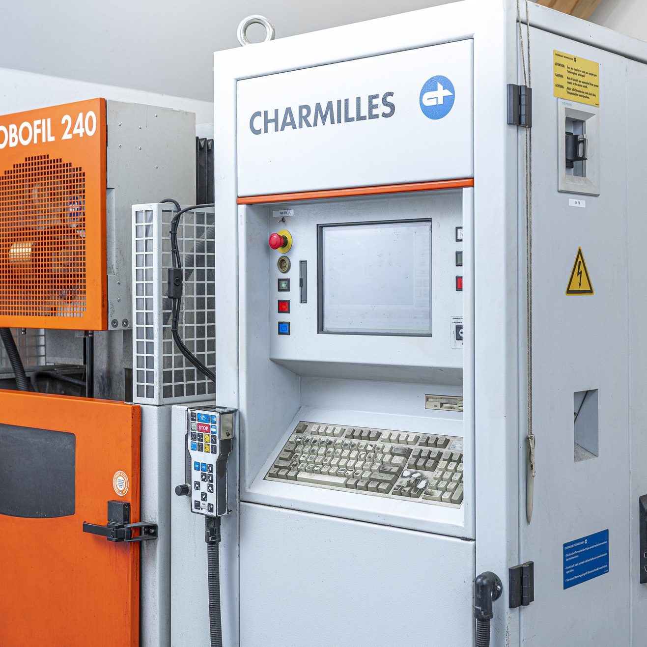 AgieCharmiles_Robofil-240